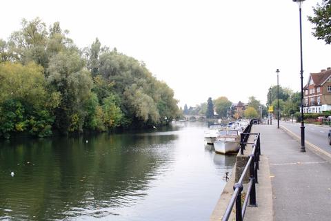 2 bedroom apartment to rent, Grosvenor Drive Maidenhead Riverside