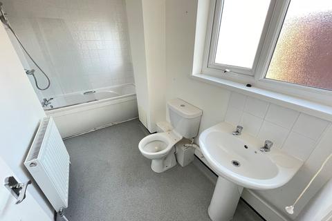 3 bedroom flat to rent - St. Pauls Road, Jarrow, Tyne and Wear, NE32 3AS