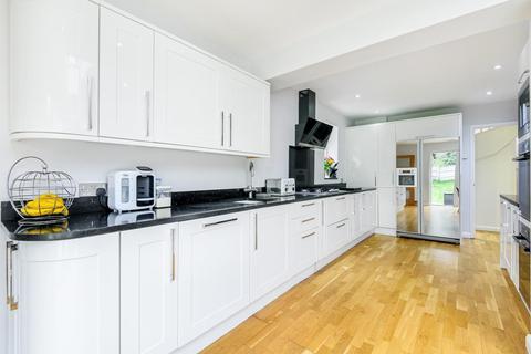15 Foxlake Road, Byfleet, West Byfleet, KT14 7PW