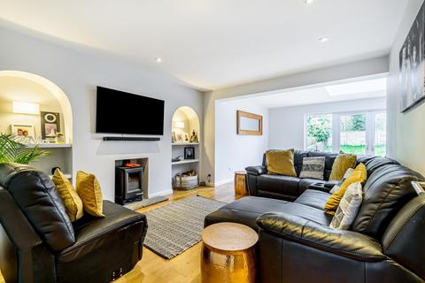 15 Foxlake Road, Byfleet, West Byfleet, KT14 7PW