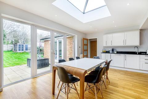 15 Foxlake Road, Byfleet, West Byfleet, KT14 7PW