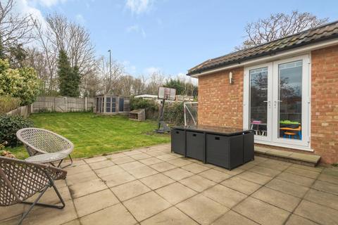 15 Foxlake Road, Byfleet, West Byfleet, KT14 7PW