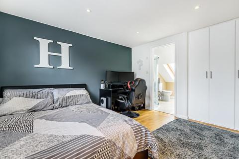 15 Foxlake Road, Byfleet, West Byfleet, KT14 7PW