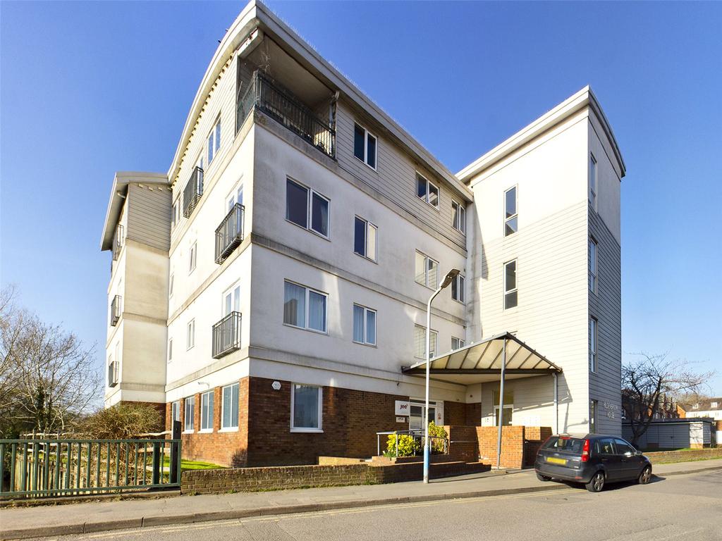 The Slade, Tonbridge, TN9 2 bed apartment £240,000