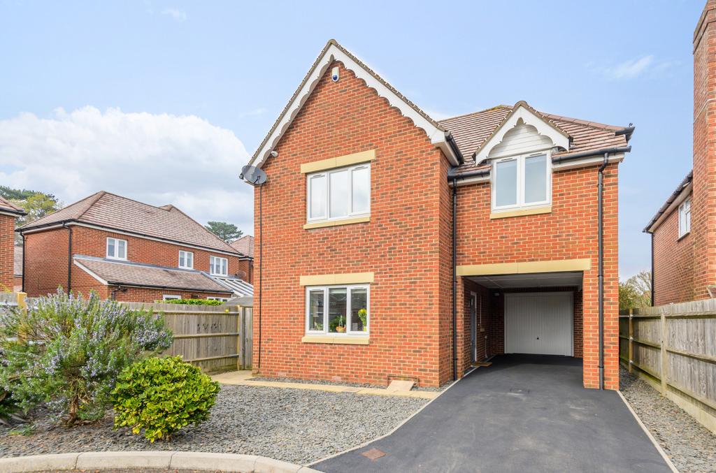 The Glades, Locks Heath, Southampton, SO31 3 bed detached house £450,000