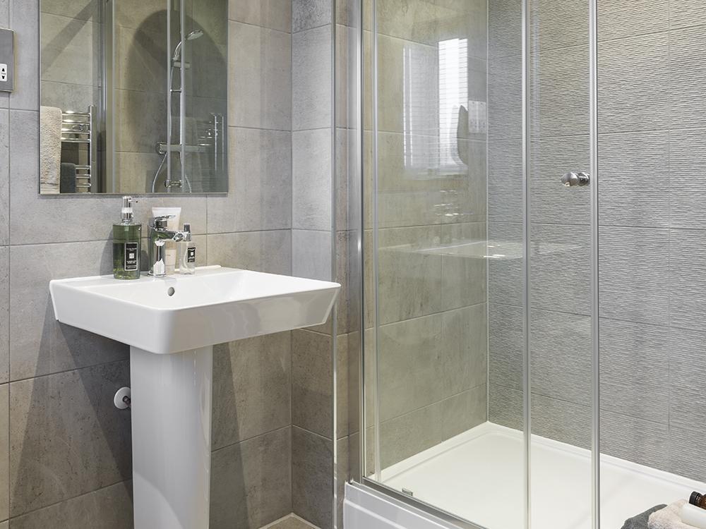 En-suite shower room to master bedroom
