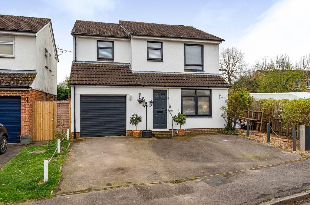 Ramsdell Close, Tadley RG26 3TU 4 bed detached house £450,000