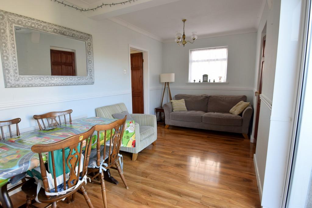 24 Bryn Llidiard, Litchard, Bridgend... 3 bed semidetached house £