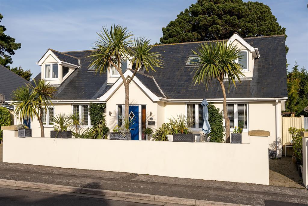 Pinehurst Avenue, Mudeford, Christchurch, BH23 3NX 4 bed detached house