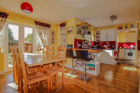 85 Lacock Gardens, Hilperton, Trowbridge, BA14 7TG