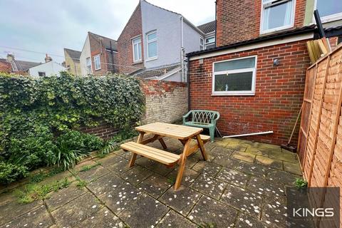 4 bedroom terraced house to rent, Pretoria Road, Southsea