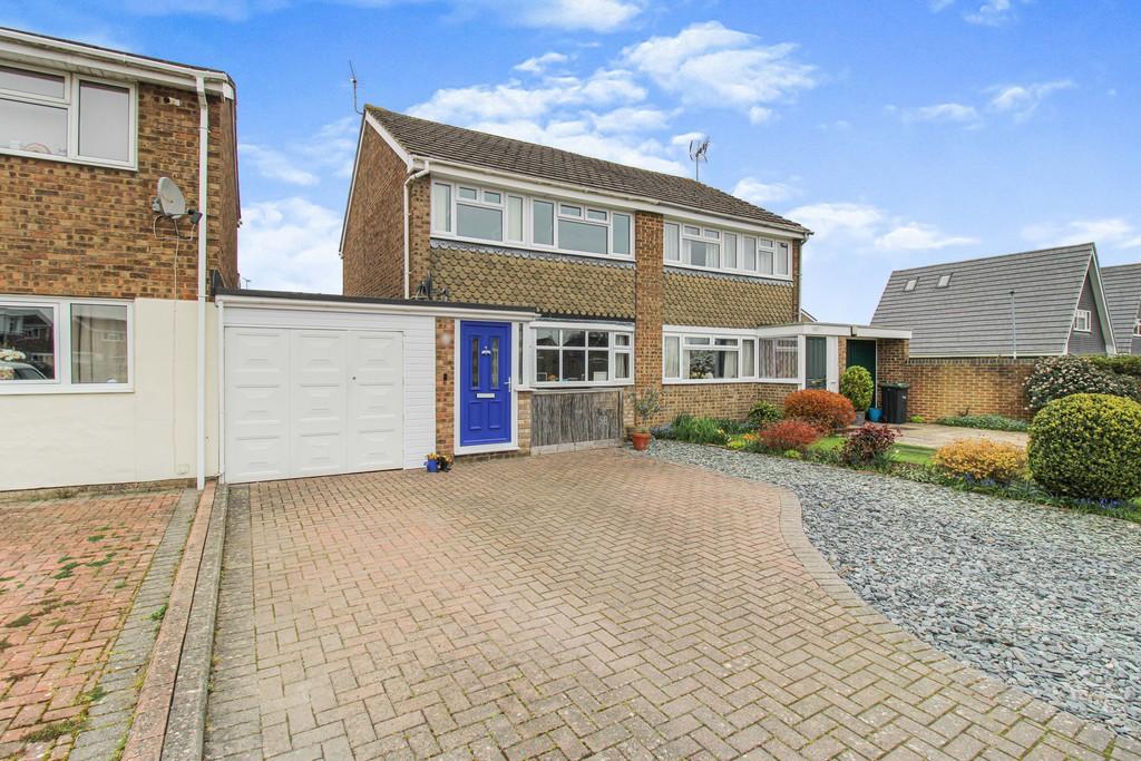 Deansfield, Cricklade 3 bed semidetached house £350,000
