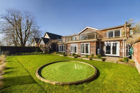 4 bedroom detached house to rent, Denmark Street, Diss