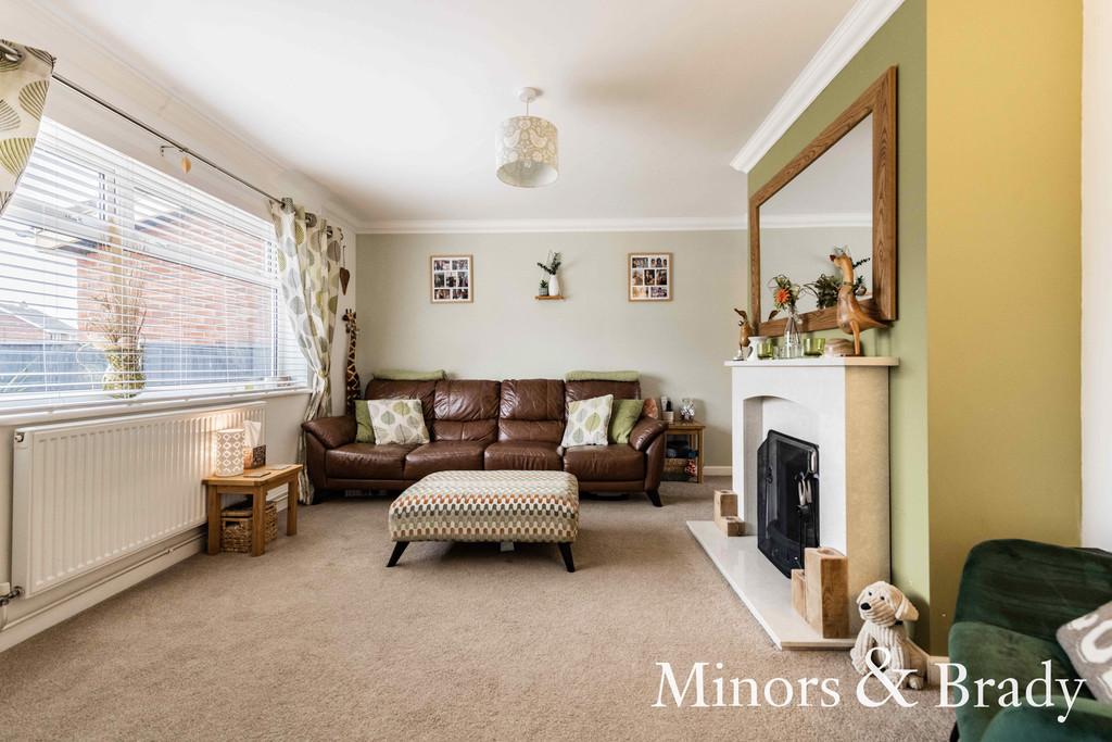 William Cowper Close, Dereham 3 bed semidetached house £280,000