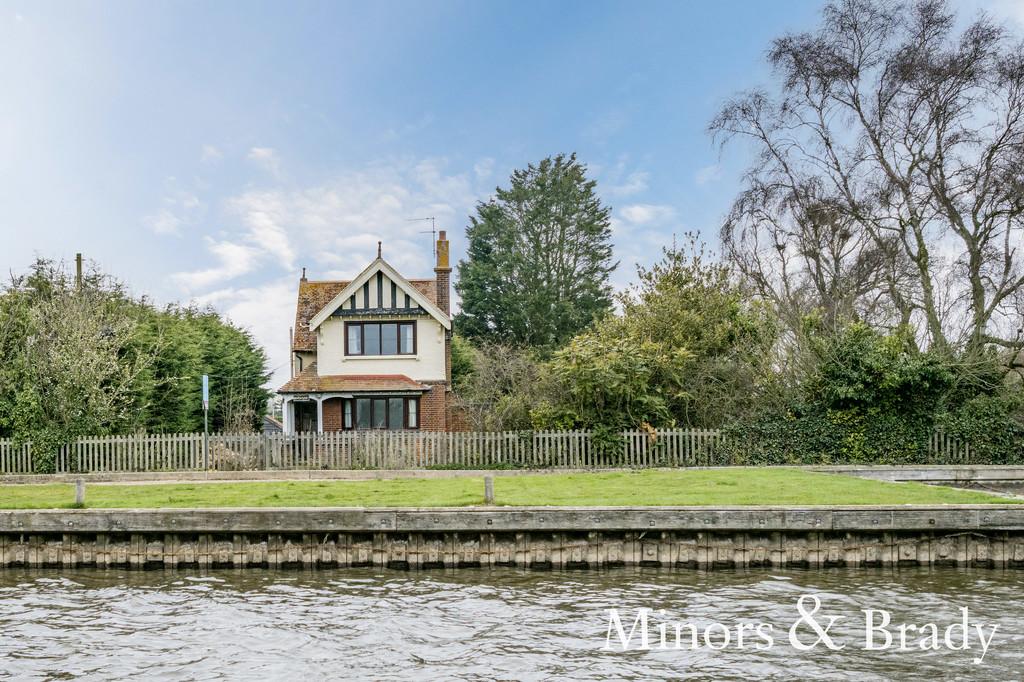 Bridge Road, Potter Heigham 3 bed detached house £400,000