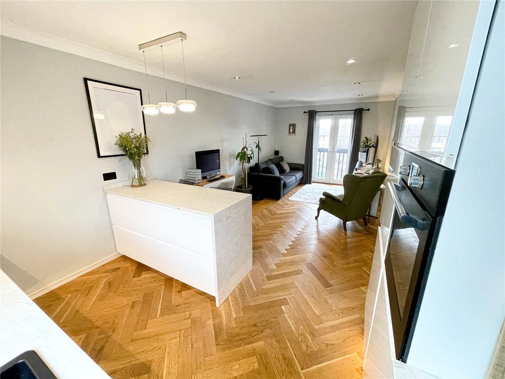 Kitchen / Reception