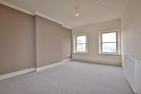 2 bedroom flat to rent, Market Place, Richmond