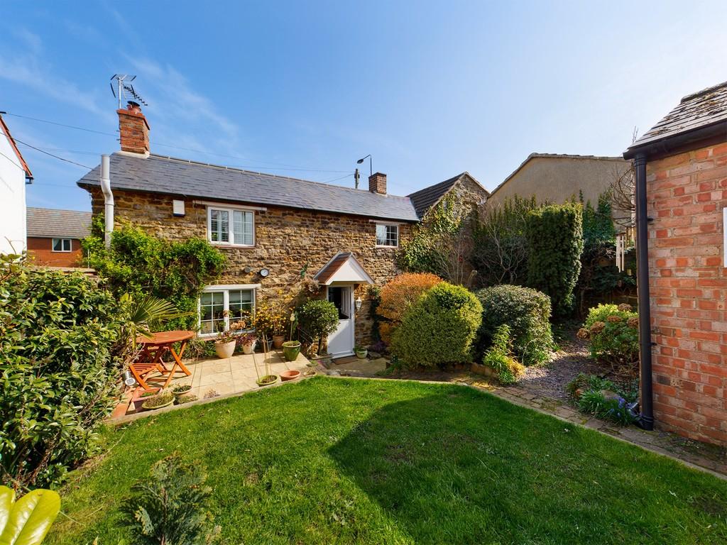 Watling Street West, Fosters Booth 2 bed cottage £270,000