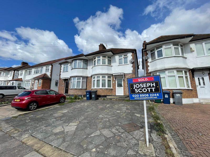 Brook Avenue, Edgware 3 bed semidetached house £525,000