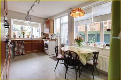4 bedroom semi-detached house for sale - Selwood Road, Shirley Park
