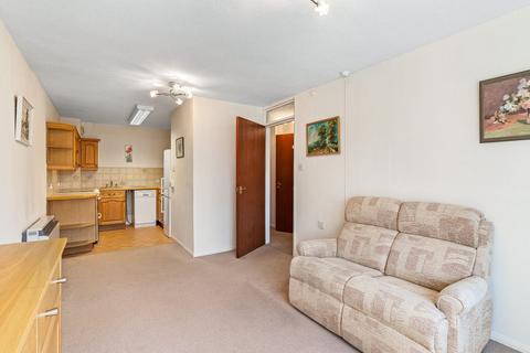 1 bedroom ground floor flat for sale - Guessens Road, Welwyn Garden City AL8 6RB