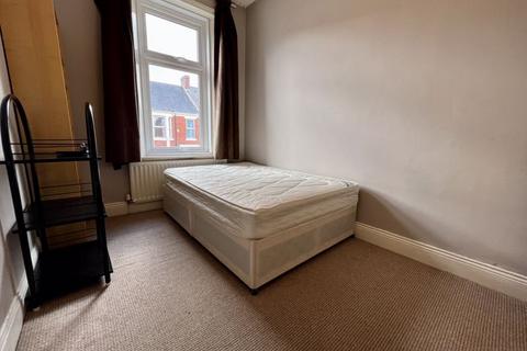 3 bedroom flat to rent, Warton Terrace, Newcastle Upon Tyne NE6