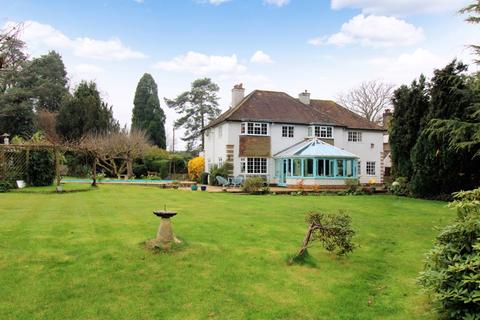 10 Bouverie Road, Chipstead, Coulsdon, CR5 3LX