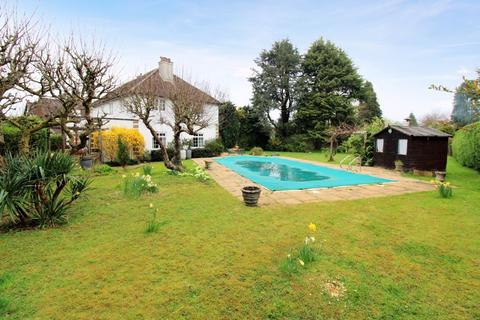 10 Bouverie Road, Chipstead, Coulsdon, CR5 3LX