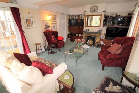 10 Bouverie Road, Chipstead, Coulsdon, CR5 3LX
