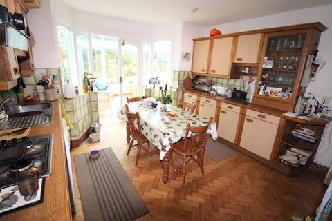10 Bouverie Road, Chipstead, Coulsdon, CR5 3LX