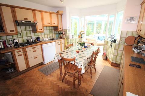 10 Bouverie Road, Chipstead, Coulsdon, CR5 3LX