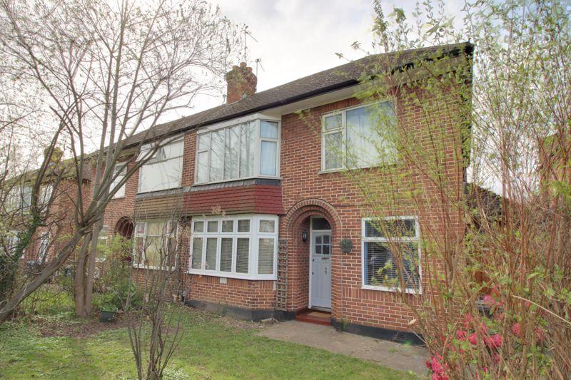 Myddelton Avenue, Enfield 2 bed ground floor £330,000