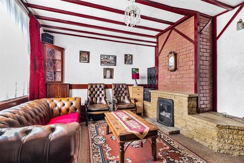 48 Barnstaple Road, Romford, RM3 7TH