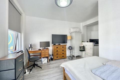 Studio to rent, Old Street, EC1