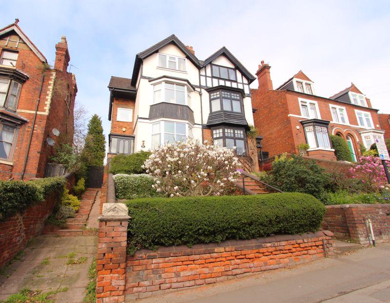 Broadway North, Walsall 5 bed semidetached house £300,000