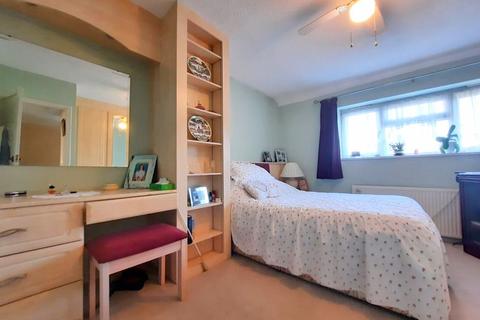 35 Bridlepath Way, Feltham, TW14 8AL