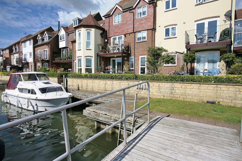 West Quay, Abingdon Marina 2 bed apartment £389,000
