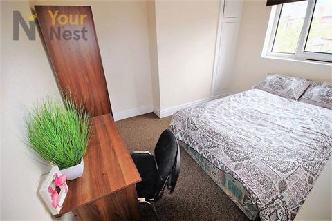 4 bedroom semi-detached house to rent, Headingley Mount, Headingley, Leeds, LS6 3JX