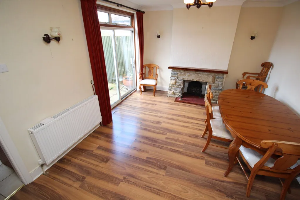 Ferney Road, East London EN4 3 bed terraced house £1,850 pcm