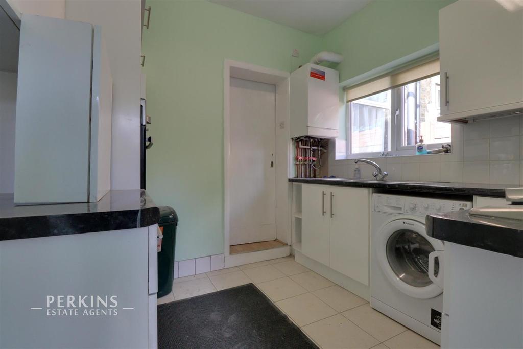 Northcote Avenue, Southall 4 bed terraced house £2,000 pcm (£462 pw)