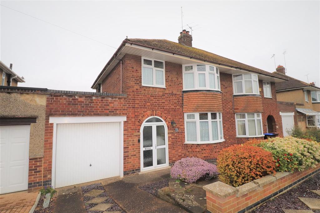 Southfield Road, Northampton 3 bed house £275,000