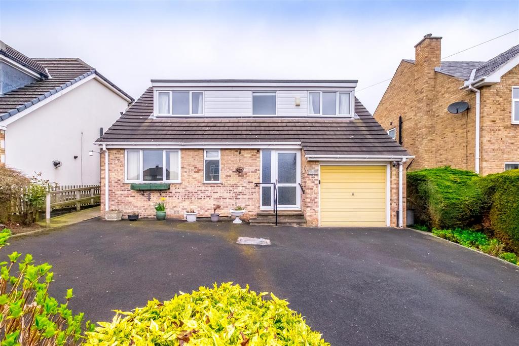 Long Fallas Crescent, Brighouse 4 bed detached house £340,000