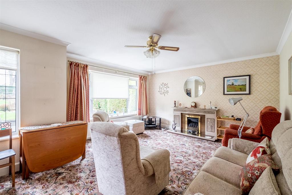 Long Fallas Crescent, Brighouse 4 bed detached house £340,000