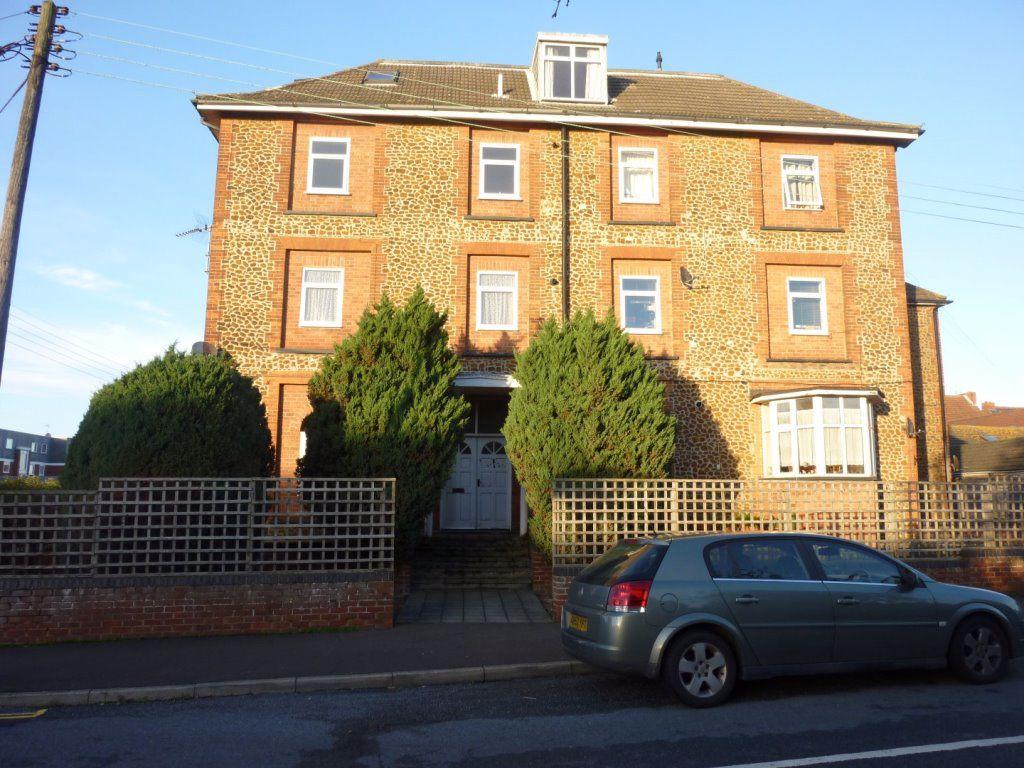 HUNSTANTON 2 bed flat £595 pcm (£137 pw)