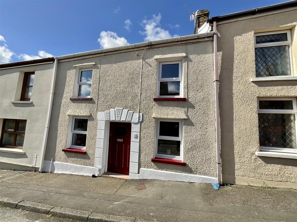 Long Row, Felinfoel, Llanelli 2 bed terraced house £110,000