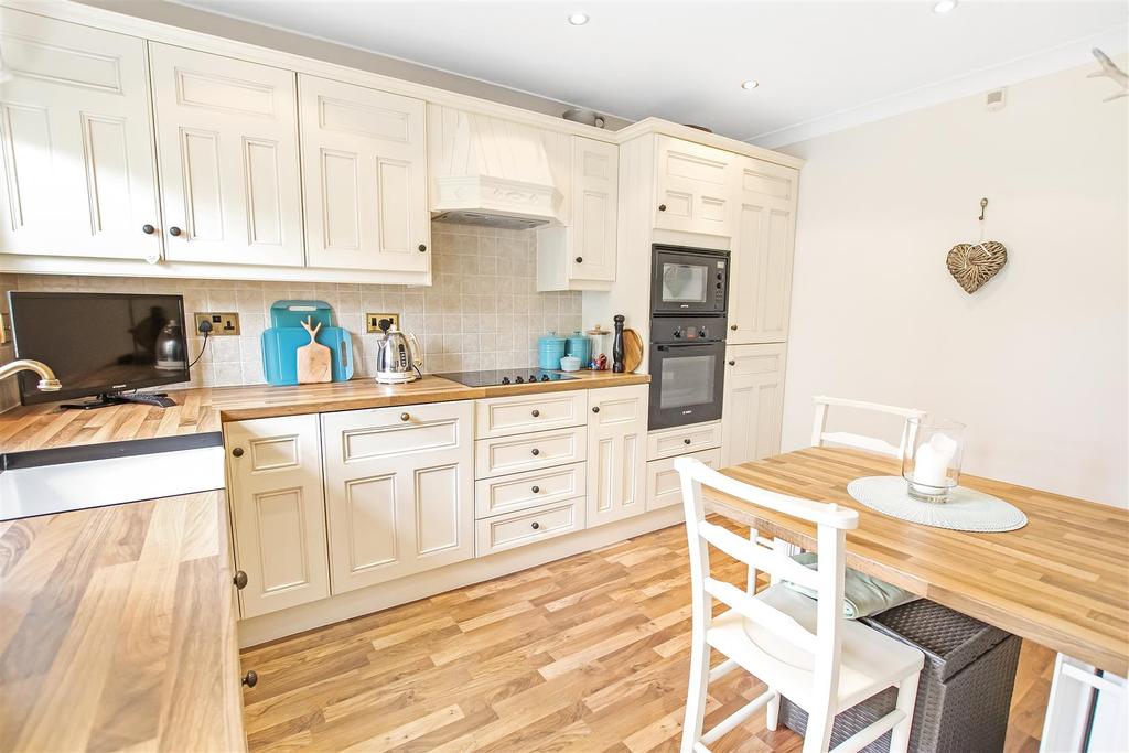 Amberley Grove, Faverdale, Darlington 3 bed semidetached house £190,000