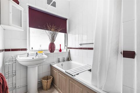 160 Seaforth Gardens, Epsom, KT19 0NW