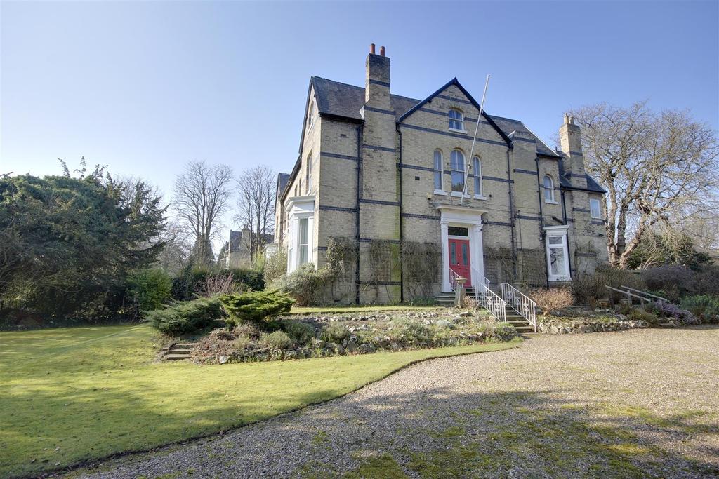 Southfield, Hessle 8 bed semidetached house for sale £600,000