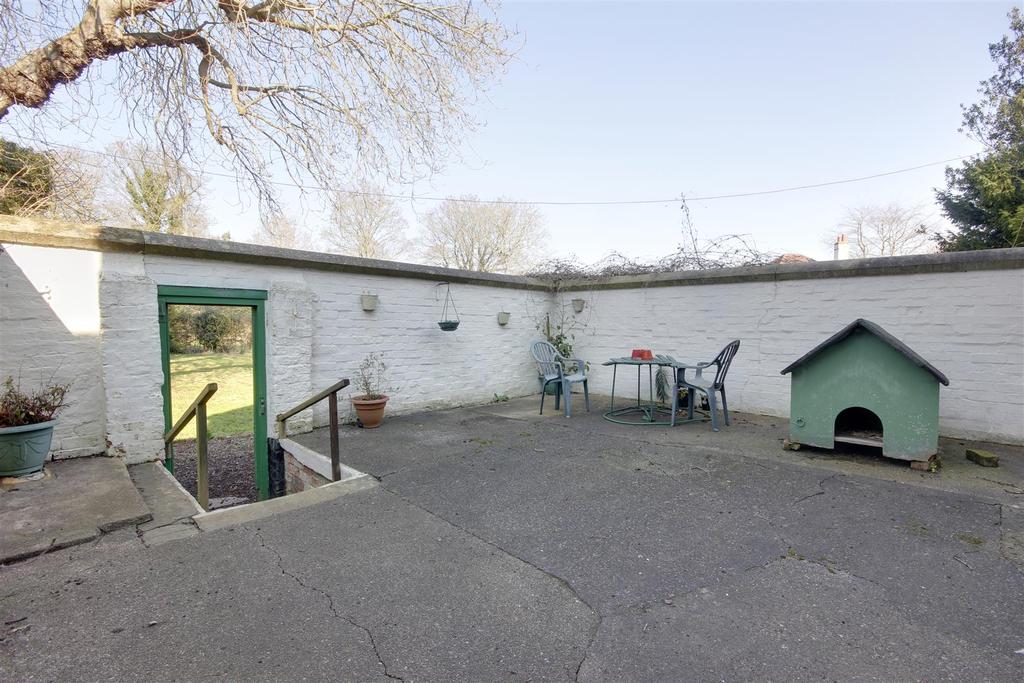 Southfield, Hessle 8 bed semidetached house for sale £600,000