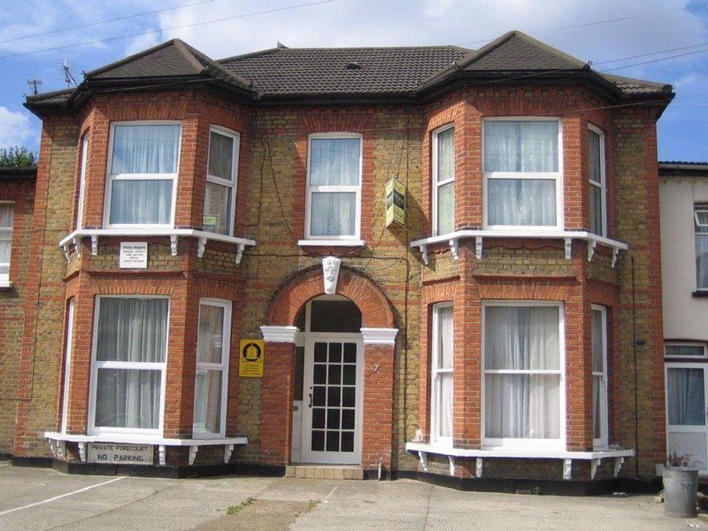 Mansfield Road Ilford 1 bed flat £900 pcm (£208 pw)